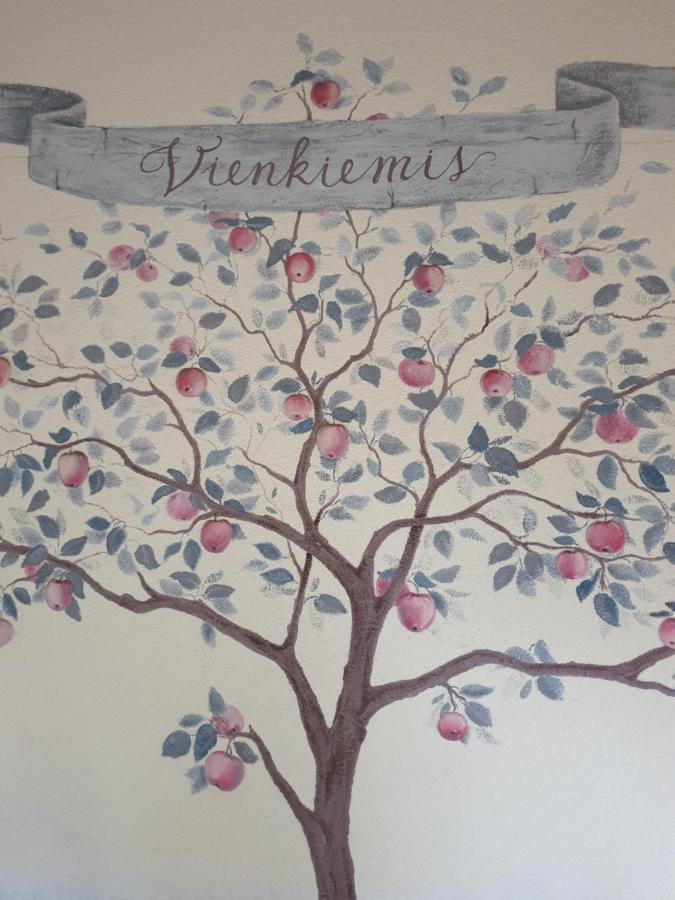 Vienkiemis Guest House Kretinga Bagian luar foto